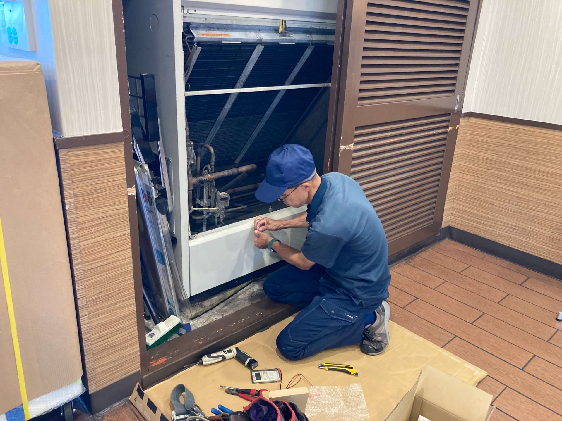 静岡市店舗内 エアコン修理